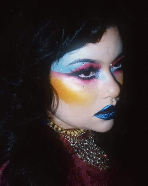 B. MELLO MAKEUP ARTISTRY | Ib the pan pride flag 🩷💛💙 (Follow @Beth_Mello for more) 𝖕𝖗𝖔𝖉𝖚𝖈𝖙 𝖍𝖎𝖌𝖍𝖑𝖎𝖌𝖍𝖙𝖘 * = pr / gifted @NyxCosmetics Ultimate eye paint - Sun Gaze* @… | Instagram Yellow Alt Makeup, Yellow Goth Makeup, Pan Flag Makeup, Makeup For Purple Hair, Purple Face Paint, Duo Chrome Eyeshadow, Pan Makeup, Paint Sun, Pan Pride Flag