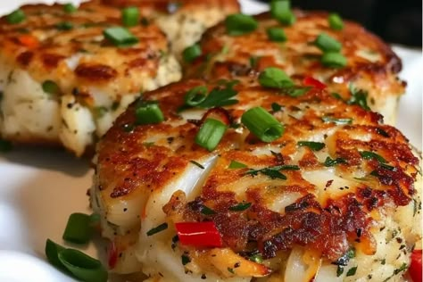 Original Old Bay Crab Cakes Recipe - recipestasteful Roe Recipes, Fresh Pea Recipes, Frozen Crab Cakes, Old Bay Crab Cakes, Lemon Wine, Canned Crab Meat, Crab Cakes Recipe, Pancetta Recipes, Grilled Peach Salad