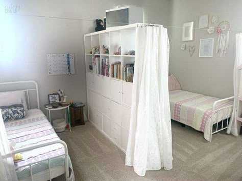 Bedroom With Two Beds, Shared Room Divider Ideas, Room Divider Ideas Bedroom, Small Shared Bedroom, Kids Room Divider, Bedroom Divider, Ikea Kallax Shelf, Kids Rooms Shared, Kids Shared Bedroom