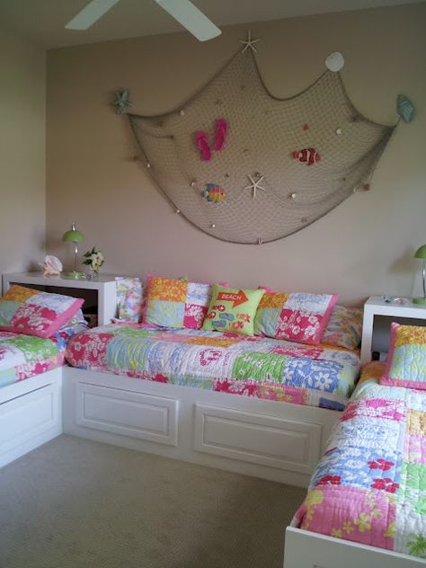 Custom Twin Beds bedroom idea for the girls room!...screw twins multiple beds is a great idea for kids sleepover age Twin Beds Bedroom, Kids Sleepover, Twin Beds, Twin Bedroom, Shared Room, Bedroom Idea, Twins Room, Coron, Big Girl Rooms