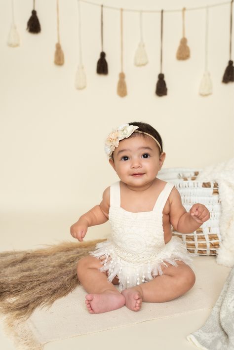 Boho 6 Month Photoshoot, Boho 1st Birthday Photoshoot, Boho Baby Photoshoot, Photo Prop Ideas, Matching Family Halloween Costumes, Boho 1st Birthday, Spring Minis, Boho Photoshoot, Boho Toddler