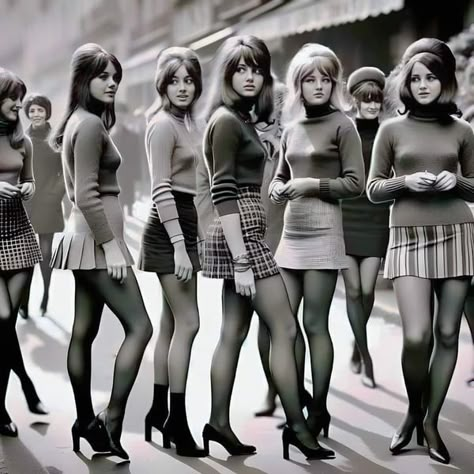 1960s Memories by DoYouRemember.com | 60s fashion | Facebook 1960s Mini Skirt, Late 60s Fashion, 60s Fashion Vintage, Iconic Movie Characters, Old Film Stars, 60s Women, 60s And 70s Fashion, Fashion 1960s, Sixties Fashion