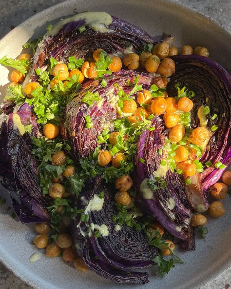 Chickpea Cabbage, Charred Cabbage, Tahini Recipe, Parasite Cleanse, Roasted Cabbage, Crispy Chickpeas, Purple Cabbage, Low Carb Vegan, Tahini Sauce