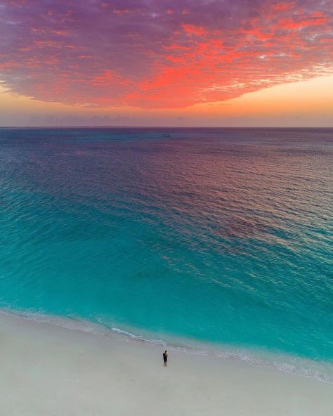 JustTravel 🌎 on Twitter: "A glimpse at paradise  in the Turks and Caicos Islands 🌞  waterproject | IG… " Turquoise Ocean, Destination Voyage, Miyagi, Cozumel, Turquoise Water, Turks And Caicos, Turks And Caicos Islands, Wonderful Places, Land Scape