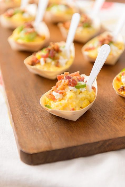 Crowd-Pleasing Late-Night Wedding Snacks: The Comfort Foods Edition | Brides Late Night Food Ideas, Cocktail Party Appetizers, Wedding Food Menu, Wedding Snacks, Late Night Food, Wedding Appetizers, Food Wedding, Night Food, Late Night Snacks