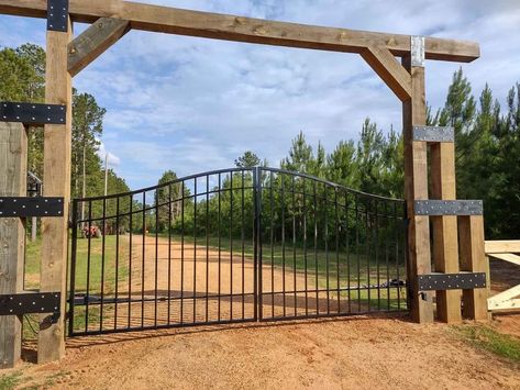 Driveway Landscaping Entrance Country, Drive Ways, Farm Gates Entrance, Ranch Entrance Ideas, Landscaping Entrance, Ranch Entrance, Entrance Gates Driveway, Farm Gates, Monolithic Dome Homes