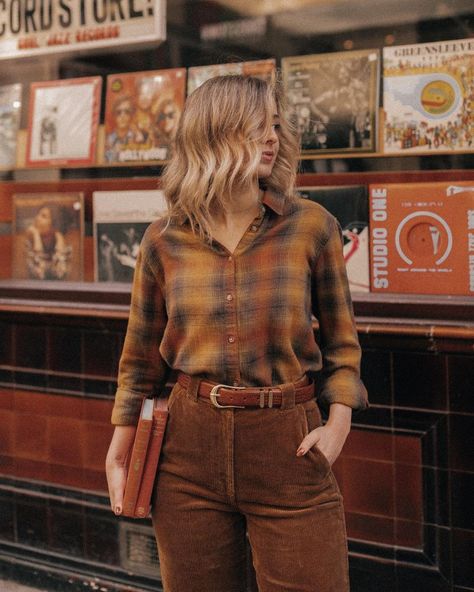 Sarah Mantelin, Vintage Outfits For Women, Photo London, Look Office, Academia Outfits, Instagram London, Academia Style, London Life, Looks Chic