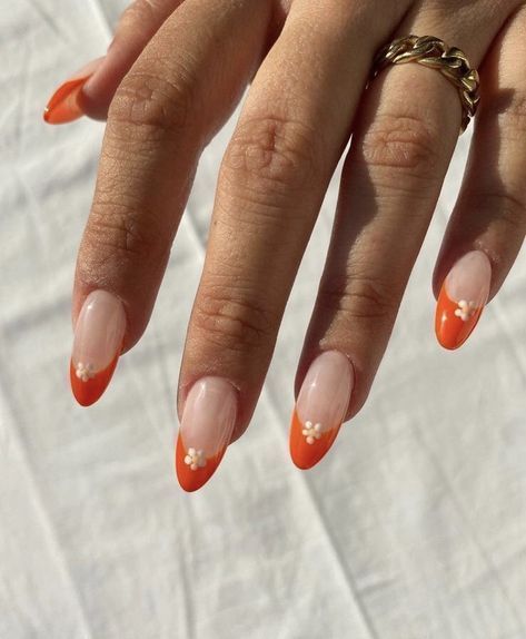 CHIC NAIL TRENDS | CUTE SUMMER NAILS Kutek Disney, Unghie Sfumate, Minimal Nails, Summery Nails, Her Nails, Nail Swag, Spring Nail, Orange Nails, Minimalist Nails