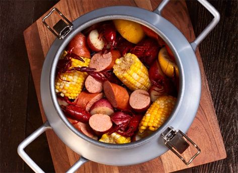 Low Country Boil Recipe, Can Cooker, Shrimp And Crab Boil, Country Boil, Low Country Boil, Boiled Food, Seafood Stew, Cajun Cooking, Shrimp Boil