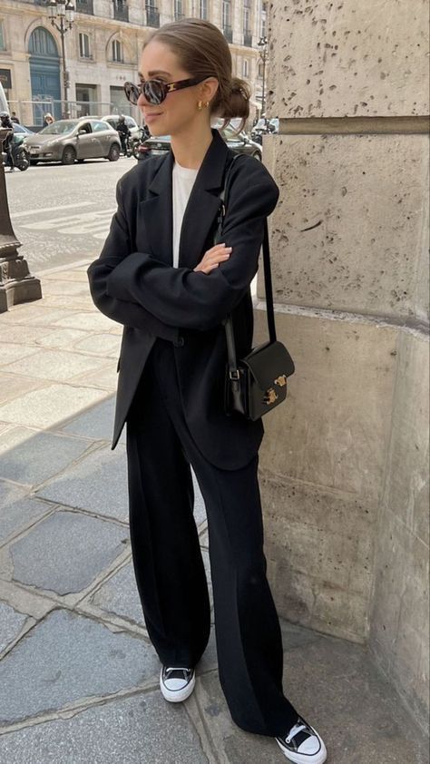 All Black Outfit Buisness Casual Women, Scandinavian Business Outfit, Smart Blazer Outfit Women, Scandinavian Work Outfit, Office Autumn Outfits, Buisness Casual Outfits Woman, Black And White Outfits Classy Chic, Scandinavian Business Casual, Buisness Casual Outfit