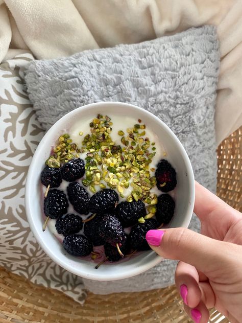 Pistachio Yogurt Bowl, Pistachio Bowl, Blackberry Yogurt, Yoghurt Bowl, Power Bowl, Power Bowls, Yogurt Bowl, Hormone Health, Treat Recipe