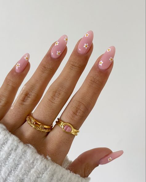 Nail Extension Designs For Birthday, Flower Nail Designs Diy, Plain Nail Inspo Almond, Short Oval Shaped Nails Designs, Natural Pink Nails With Flowers, Cute Summer Acrylic Nail Ideas Almond, Spring Nails 2024 Trends Flowers, Oval Floral Nails, Basic Nails With Flowers