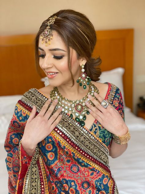 Viral Bride Isha Multani Stuns Us With Her Charming Looks Again! – WedBook Isha Multani, Indian Reception Outfit, Garba Night, Reception Outfit, Indian Lehenga Choli, Couple Wedding Dress, Mother Of The Bride Hair, Indian Saree Blouses Designs, Indian Bridal Dress