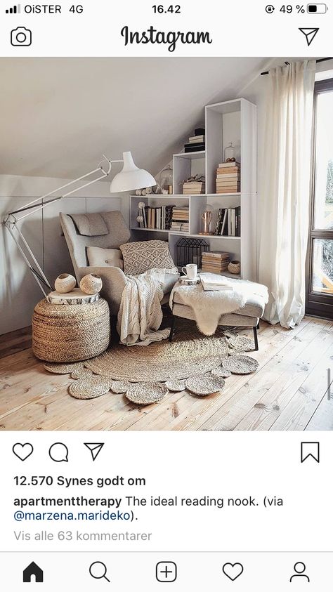 Hygge Decor, Cozy Reading, Cozy Nook, Reading Nook, Christmas Inspiration, Memes Funny, New Room, Bedroom Wall, Room Inspo