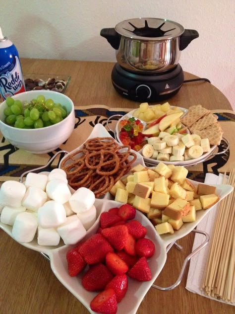 Girls Night In! With chocolate fondue recipe :) Fruit Dips, Chocolate Fondue Recipe, Fondue Night, Fondue Recipe, Fondue Party, Moms Night, Fondue Recipes, Girls Night In, Fruit Dip