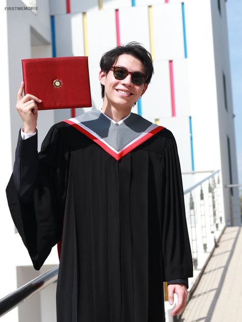 Graduation Man, Man Pose, Grad Poses, Graduation Photography Poses, Graduation Poses, Men Photoshoot, Graduation Photography, Graduation Photoshoot, Male Poses