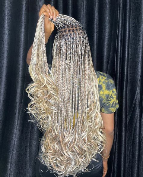 Blonde Box Braids Hairstyles, French Curl Braids Hairstyles, Blonde Knotless Box Braids, Box Braids Hairstyle, Blonde Knotless, Hairstyles For Thinning Hair, French Curl Braids, French Curls, Micro Braids Hairstyles