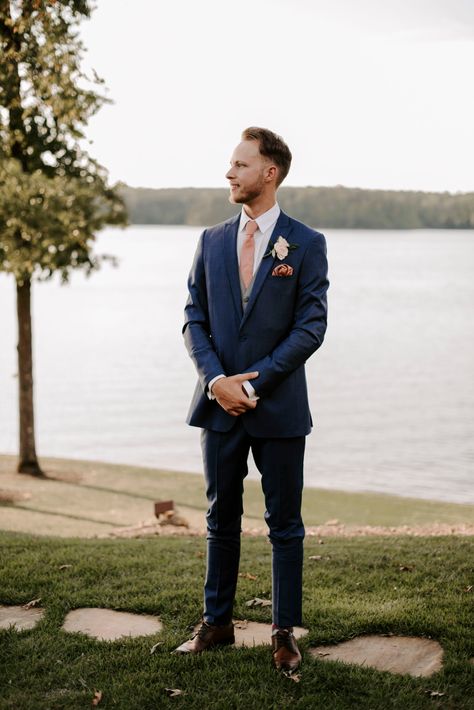 Groom portraits | navy suit with pink tie Navy Suit Pink Tie, Suit With Pink Tie, Navy Blue Suit Men, Groomsman Attire, Navy Groomsmen Suits, Navy Groomsmen, Mens Floral Tie, Navy Suit Wedding, Tie Ideas