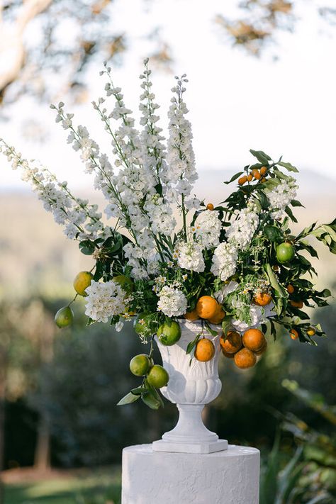 Kumquat Wedding, Aegean Wedding, N Drawing, Elegant Southern Wedding, Summer Wedding Style, Hire Style, Spanish Wedding, Green Backdrops, Wedding Look