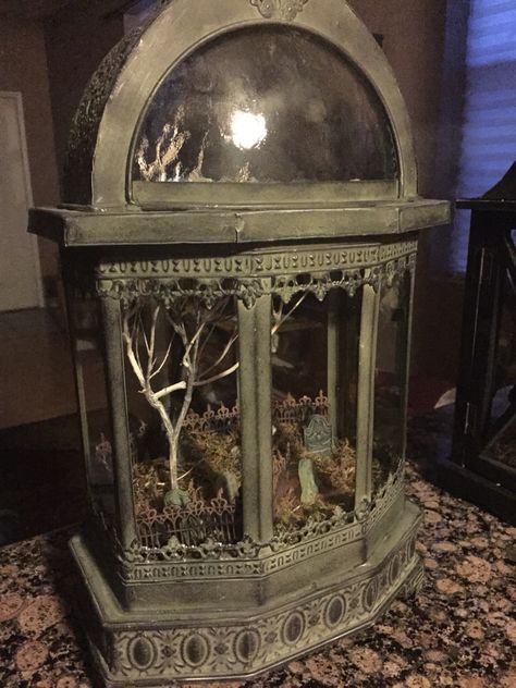 Cemetery Terrarium, Halloween Diorama, Halloween Shadow Box, Haunted Dollhouse, Halloween Miniatures, Goth Home Decor, Halloween Village, Terrarium Diy, Gothic Decor