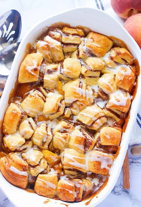 Cinnamon Roll Peach Cobbler - Immaculate Bites Cinnamon Roll Peach Cobbler, Peach Cobbler Cinnamon Rolls, Glazed Peaches, Cinnamon Roll Dough, Spice Mix Recipes, Fruit Cobbler, Peach Cobbler Recipe, Cookout Food, Canned Peaches