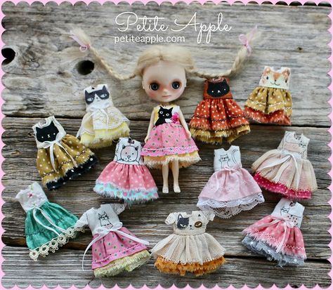 Blythe Pattern, Outfits For Petite, Puppet Ideas, Dolls Clothes Diy, Mini Clothes, Kids Study, Blythe Clothes, Japanese Dolls, Tiny Dolls