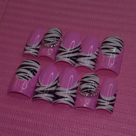 **Please read through description including RETURN POLICY & view all photo slides to ensure you choose the proper desired length & size! Thank you!!  Classic french tips with a pink & zebra print twist <3 Available in the length & size of your choice! Perfect for all the y2k, mcbling, nostalgic, barbiecore, scene baddies or your nostalgic Halloween costume XD <3 ALL ORDERS INCLUDE easy to follow instructions & prep + care guide for 2+ weeks of wear, high quality nail glue, nail file, cuticle pus Aesthetic Press On Nails, Zebra Print Nails, Scene Aesthetic, Zebra Nails, Punk Nails, Grunge Nails, Y2k Nails, Y2k Mcbling, Really Cute Nails