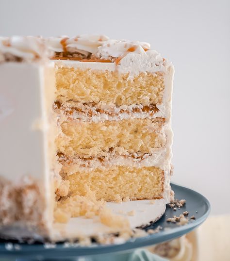 Chocolate And Caramel Cake, Pretzel Cake, Coconut Layer Cake, White Chocolate Caramel, Coconut Cream Cake, Chocolate Caramel Pretzels, Lemon And Coconut Cake, Coconut Icing, White Chocolate Buttercream