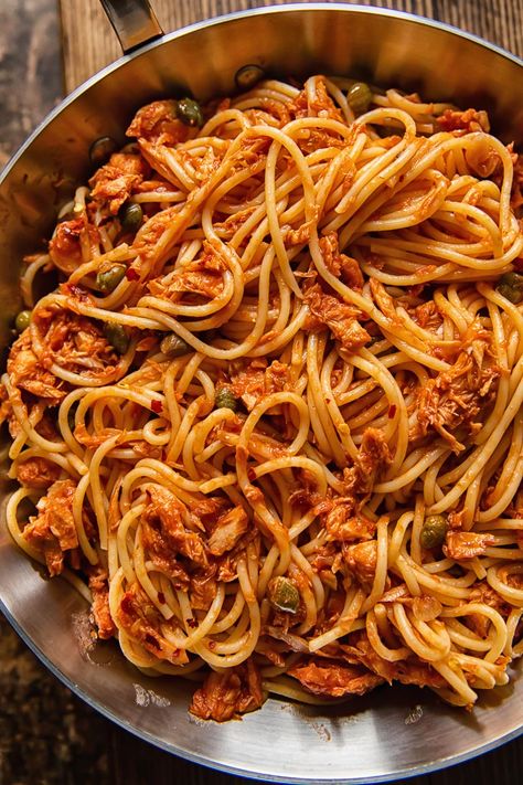 Tomato Tuna Pasta, Pasta With Capers, Uni Recipes, Tuna And Tomato, Tuna Food, Italian Fish Recipes, Tomato Butter Sauce, Chipotle Pasta, Italian Fish