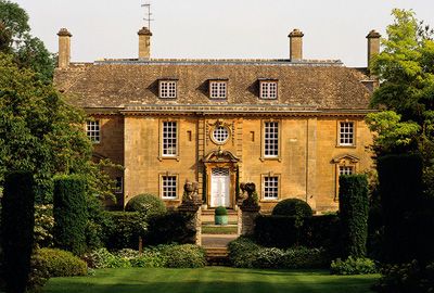 English Country House Style, Country Life Magazine, Painted Brick House, English Country Style, Casa Country, English Manor, Architectural Styles, English Country House, English House