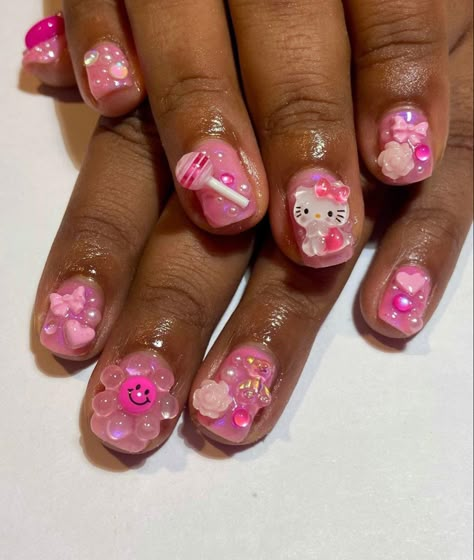 Short Charm Nails, Short Nails Charms, Hello Kitty Charm Nails, Short Kawaii Nails, Cute Nail Ideas For Kids, Decora Nails, Alt Nails, Asia Nails, Japan Nails