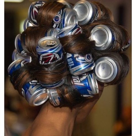 lol beer can hair rollers Trash Party, Hair In A Bun, Bohol, Hair Rollers, Hair Curlers, Blow Dry, Hair Dos, Lady Gaga, Hair Hacks