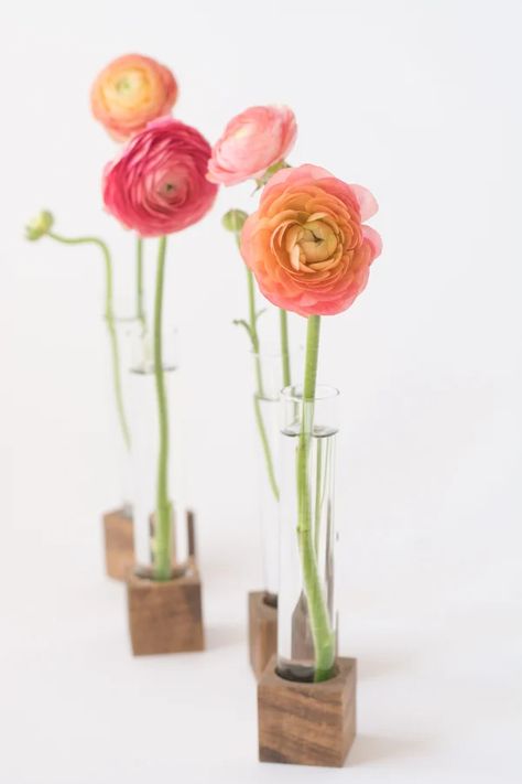 DIY Mother's Day Gifts Best Interior Design Websites, Best Friend Christmas Gifts, Small Vases, Homemade Mothers Day Gifts, Project List, Diy Holiday Gifts, Diy Mothers Day Gifts, Diy Vase, Mother's Day Diy