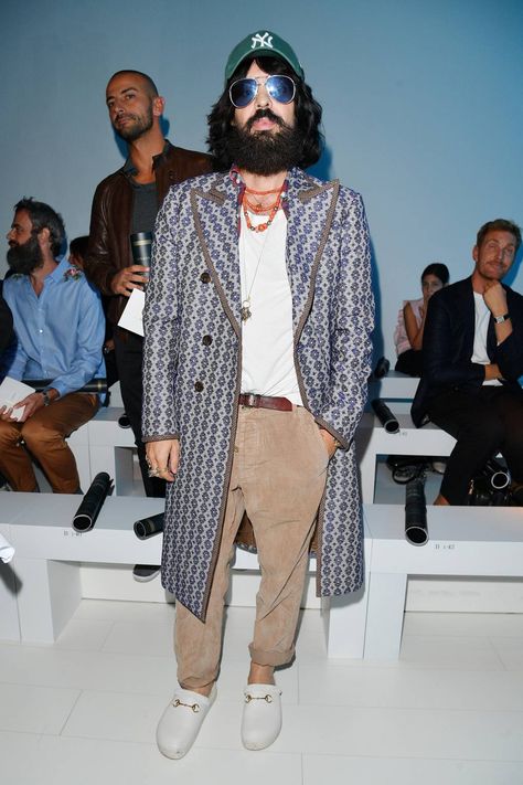 ALESSANDRO MICHELE Alessandro Michele Style, Men Dressing, Man Wear, Gucci Runway, Men Streetstyle, Gucci Slides, Leandra Medine, Best Dressed Man, Street Style Edgy