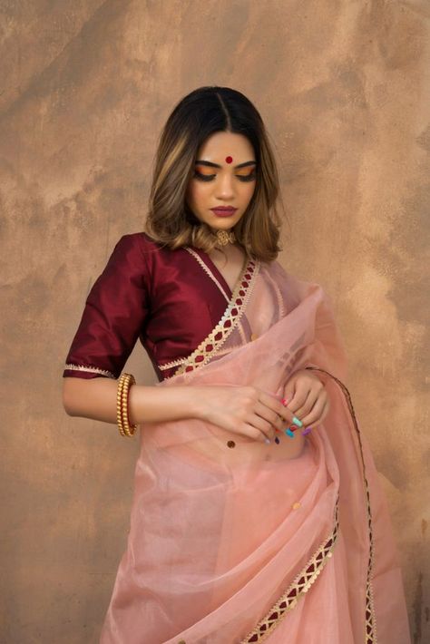 Peach Saree Contrast Blouse, Peach Organza Saree, Pomcha Jaipur, Organza Saree Blouse, Pink Saree Blouse, Peach Color Saree, Saree Organza, Blouse Works, Maroon Saree