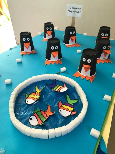 Penguins Project, Winter Animal Crafts, Winter Wonderland Party Theme, Diy Toddler Toys, Snowmen Activities, Winter Activities Preschool, Penguin Craft, Polar Animals, Homeschool Crafts