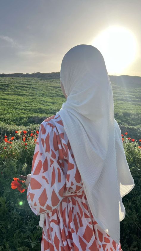 Muslim Girls Outfit, Muslim Women Hijab Aesthetic, Hajib Girl, Girl Hijab Dp, Cute Hijabi Girl, Arabic Women Hijab, Muslim Girl Aesthetic, Hijab Girl Aesthetic, Girl Hijab Aesthetic