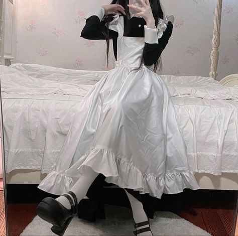 Maid Cosplay Aesthetic, Maid Dress Aesthetic, Maid Outfit Aesthetic, Maid Aesthetic, Maid Dress Uniform, Maid Outfit Cosplay, Butler Outfit, Maid Halloween, Victorian Maid