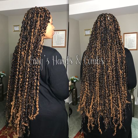 Passion Twists With Highlights, Passion Twists Hairstyle With Color, Hairstyle With Color, Braids Maintenance, Passion Twists Hairstyle, Passion Twist Hairstyles, Hairstyles Twist, Passion Twist Hair, Twists Hairstyles