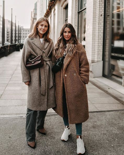 25 Pieces To Prove That You Need a New Coat This Winter Winter Coat Style, Faux Fur Fashion, Chic Outerwear, Coat Street Style, Long Puffer Coat, Coat Style, Stylish Coat, Winter Outfit Inspiration, Teddy Coat