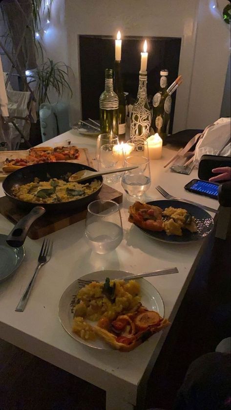 Dinner Aesthetic Night Home, Icon Architecture, Dinner Date Aesthetic, Pizza Dessert, Christmas Vegan, Dinner Friends, Tattoo Cute, Italian Dinner Party, Dinner Aesthetic