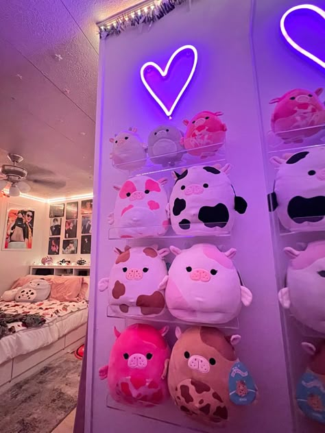 Squishmallow Aesthetic Room, Squishmallow Photoshoot, Squishmallows Bedroom Aesthetic, Squishmallow Themed Room, Squishmallow Tag Display, Squishmallow Storage Aesthetic, Squishmallow Shelf Display, Squishmallow Set Up, Squishmallow Room Decor