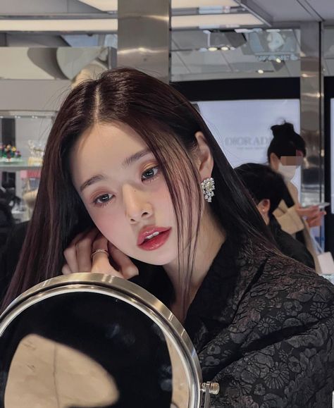 #song_jia #freezia #beauty Song Jia, A Woman, Mirror, Hair