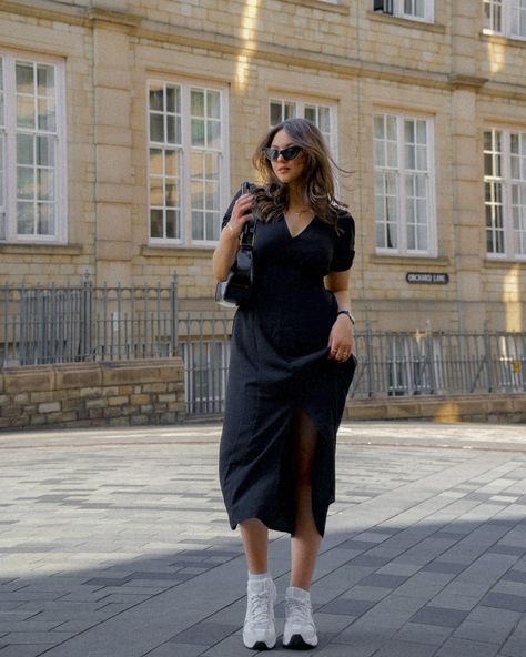 black midi tea dress worn with black sunglasses and white sneakers Black Dress With Trainers, Dress And Trainers Outfits, Day Dinner Outfit, Dress With Trainers, Trainer Outfits, Summer Dress Outfits Casual, Casual Outfit Summer, Black Dress Style, Trainers Outfit