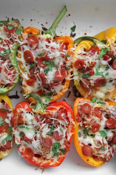 Stuffed Pepperoni Pizza Peppers Recipe | eHow Pizza Peppers, Bell Pepper Pizza, Dessert Pizza Recipes, Chicken Diet, Meat Lovers Pizza, Bell Pepper Recipes, Pretzels Recipe, Hot Italian Sausage, Pizza Ingredients