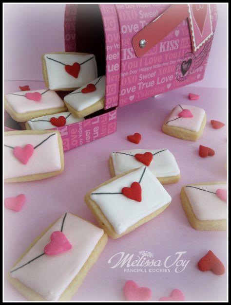 Valentines Party Food, Valentine Cookies Decorated, Valentines Day Sugar Cookies, Joy Cookies, Instagram Cookies, Valentine Sugar Cookies, Valentines Baking, Valentine Desserts, Sugar Cookie Designs