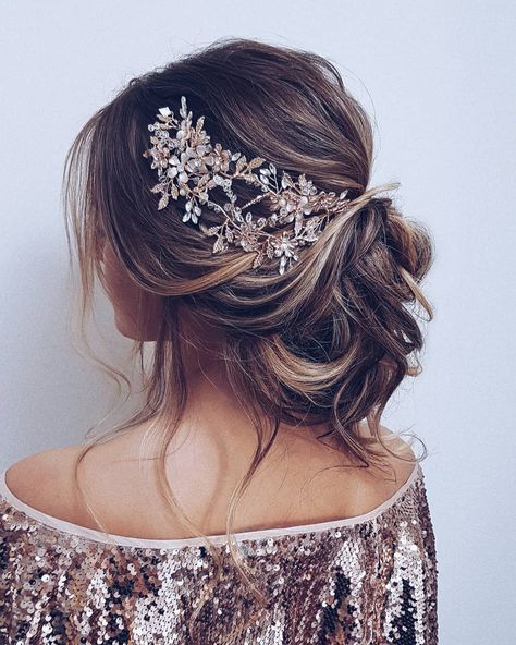 Hannah Taylor on Instagram: “Super messy textured updo finished with a gorgeous headpiece DALIA by @ulyana.aster ❤ . . . #hairbyhannahtaylor #updo #messyupdo…” Updo Cabello Natural, Long Wedding Hairstyles, Hannah Taylor, Wedding Hair Half, Wedding Bun Hairstyles, Wedding Hairstyles Bride, Bridal Hair Clip, Wedding Hair Inspiration, Short Wedding Hair