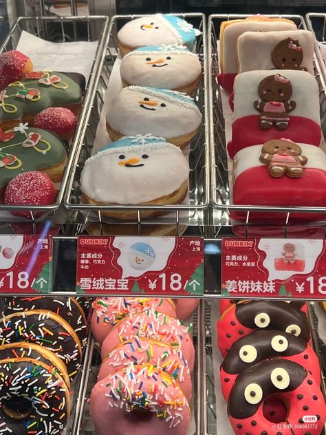 Christmas Donuts Aesthetic, Bakery Decoration, Food Museum, Christmas Donuts, Red Theme, Christmas Dreaming, Cute Baking, Cute Snacks, Cute Desserts