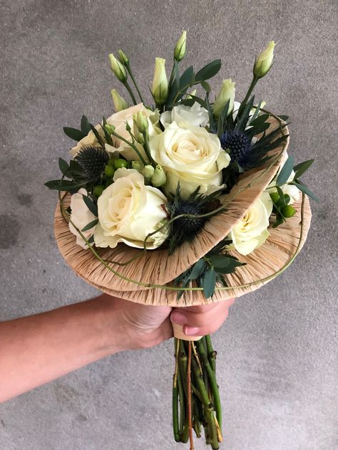 Flower Arrangements 2023, Bouquet Structure, Floral Art Arrangements, Floristry Design, Flower Arrangement Designs, Garden Decor Diy, Bridal Bouquet Flowers, Creative Flower Arrangements, Garden Decor Ideas