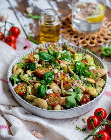 Fava Bean Salad, Vegan Caprese, Fava Beans Salad, Butter Beans Recipe, Beans Salad, Pesto Salad, Vegan Ricotta, Salad Vegan, Vegan Pesto